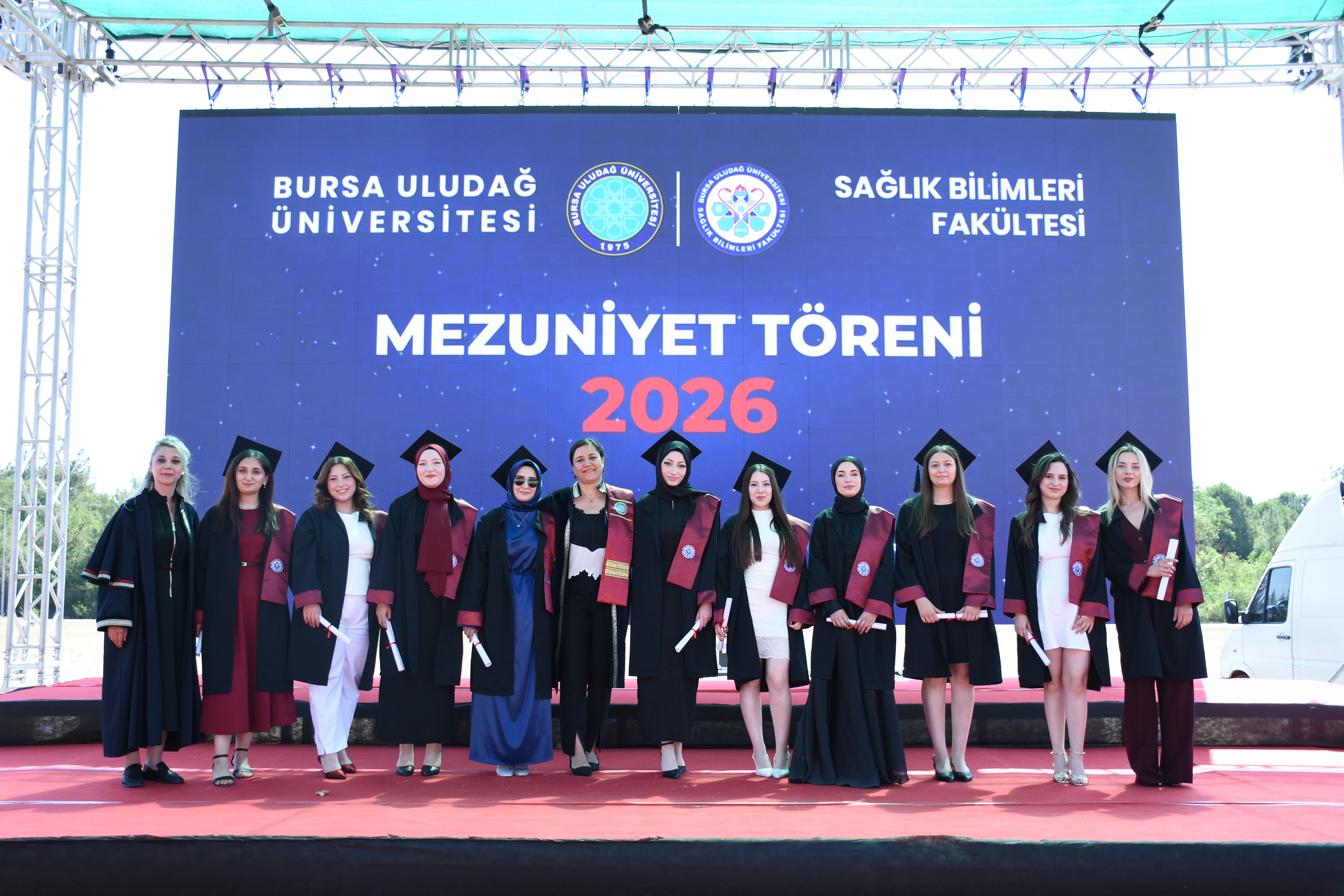 Fakültemiz Hemşirelik Ve Fizyoterapi Ve Rehabilitasyon Bölümlerinin Mezuniyet Heyecanı